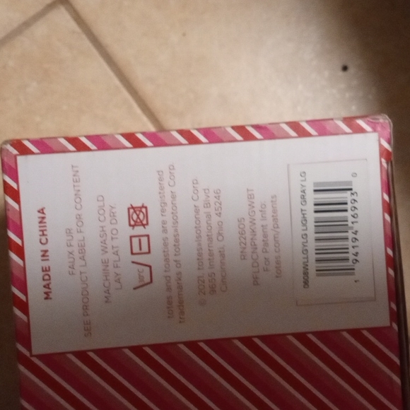 "Memory Foam Knitted Bootie w/Pom Poms"! - Picture 8 of 8